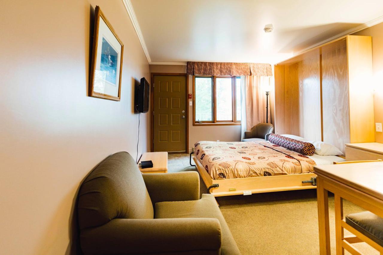 Auberge Harris Saint-Jean-sur-Richelieu Εξωτερικό φωτογραφία
