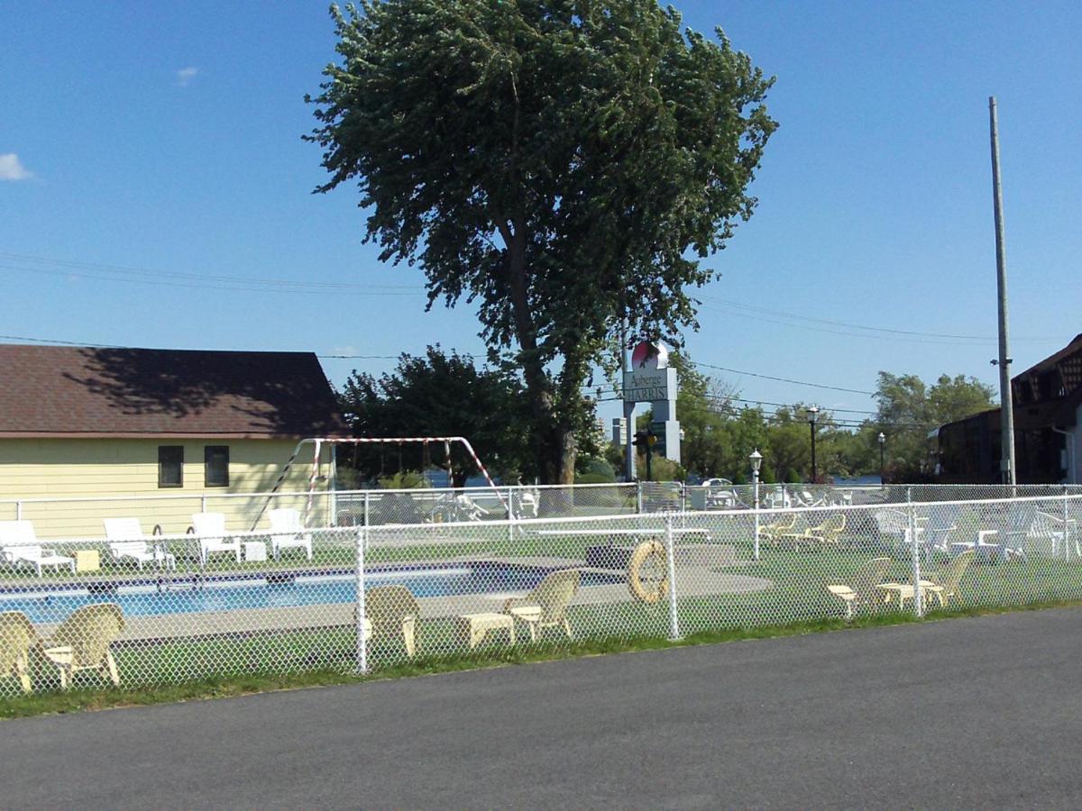Auberge Harris Saint-Jean-sur-Richelieu Εξωτερικό φωτογραφία