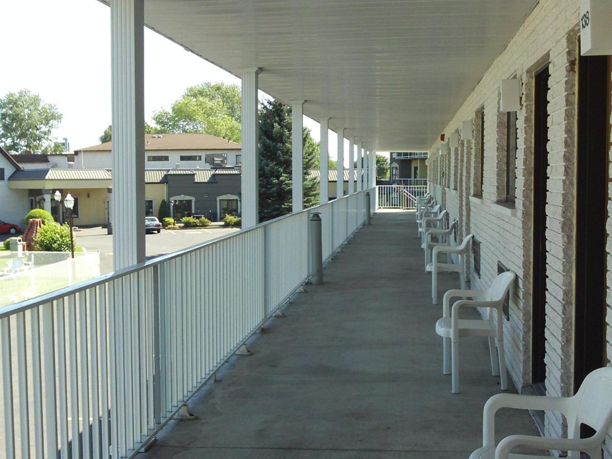 Auberge Harris Saint-Jean-sur-Richelieu Εξωτερικό φωτογραφία